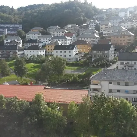 Cozy Close To Center & University Leilighet *